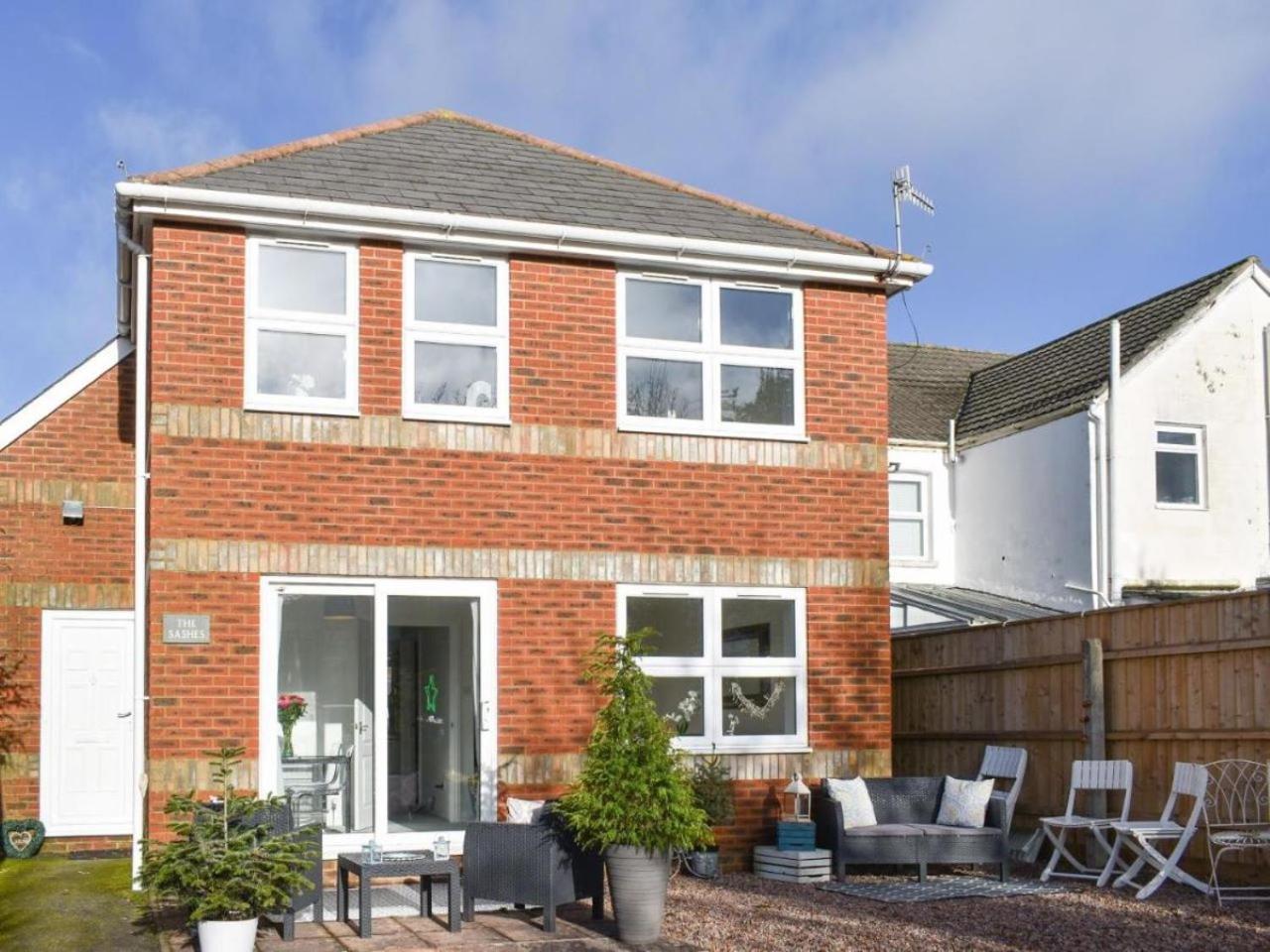 The Sashes - Stylish Apartment - Free Parking - Ultrafast Wifi - Smart Tv - Netflix - Sleeps Up To 6! Close To Poole Town Center & Sandbanks & Bournemouth Экстерьер фото