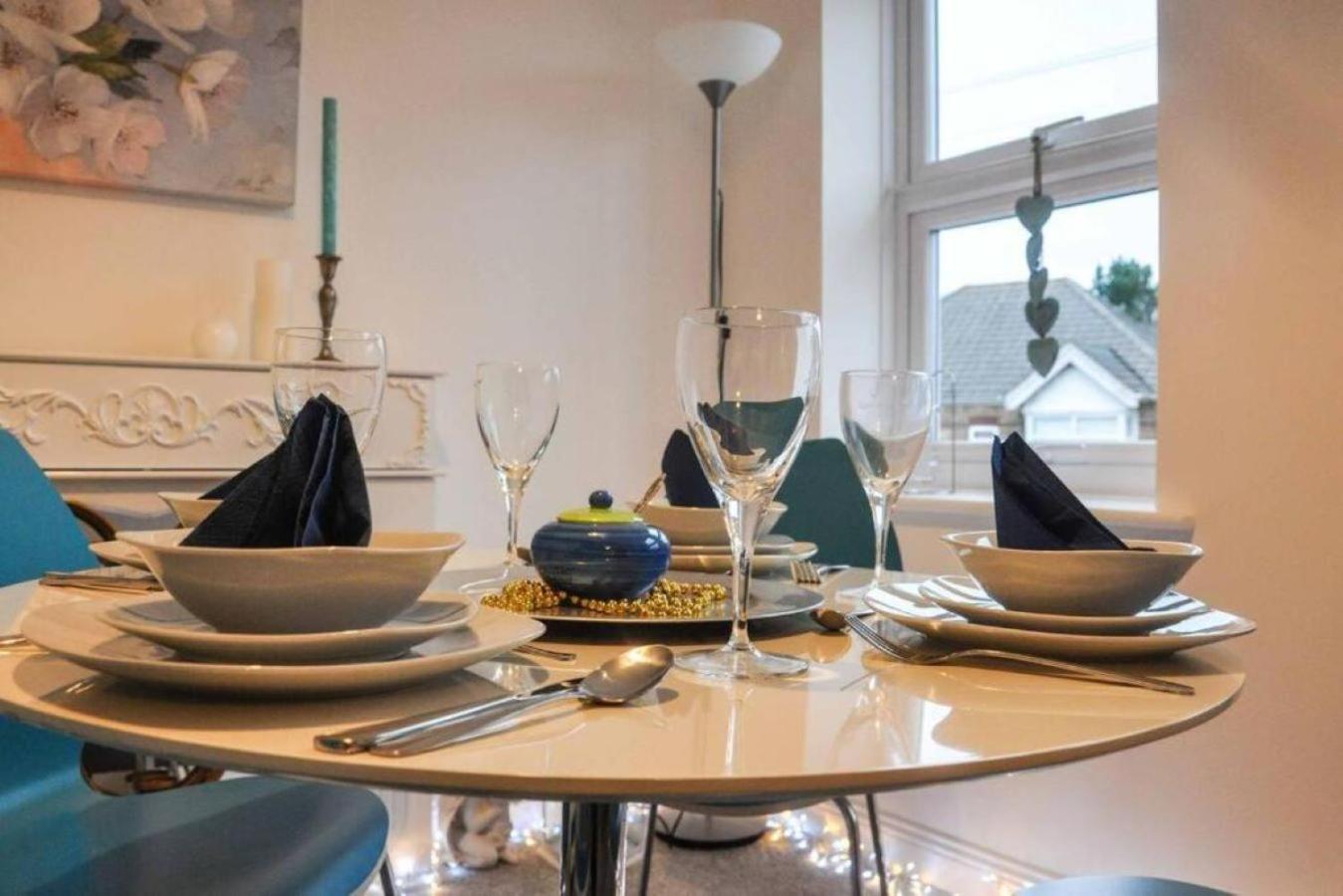 The Sashes - Stylish Apartment - Free Parking - Ultrafast Wifi - Smart Tv - Netflix - Sleeps Up To 6! Close To Poole Town Center & Sandbanks & Bournemouth Экстерьер фото